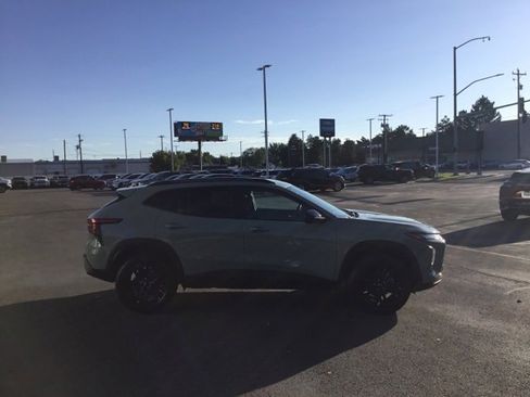 New 2025 Chevrolet Trax ACTIV w/ Driver Confidence Package image 2