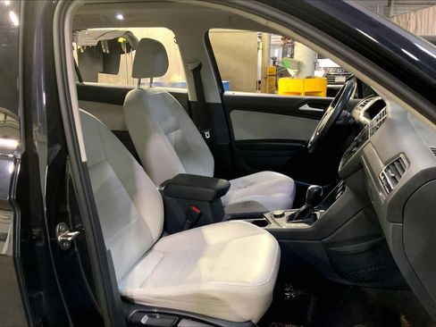 Used 2020 Volkswagen Tiguan SEL image 8
