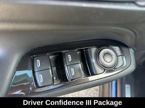Used 2022 Chevrolet Equinox Premier FWD image 12