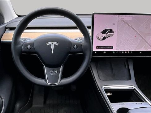 Used 2021 Tesla Model Y Long Range AWD/4WD image 4