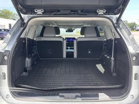 Used 2024 Toyota Highlander Platinum AWD/4WD image 21