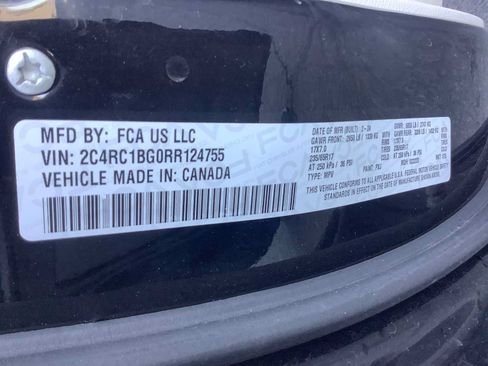 Used 2024 Chrysler Pacifica Touring-L FWD image 21