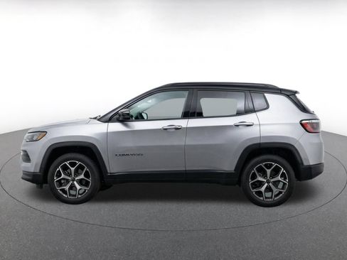 Used 2025 Jeep Compass Limited AWD/4WD image 4