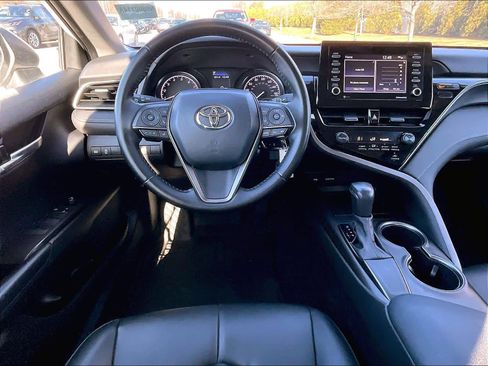 Used 2021 Toyota Camry SE image 17
