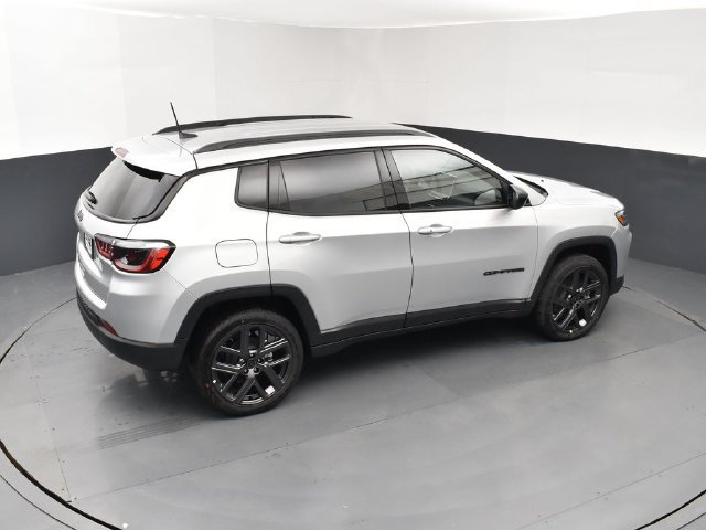New 2026 Jeep Compass Latitude AWD/4WD image 18