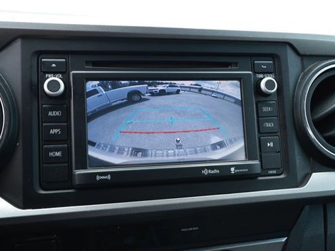 Used 2018 Toyota Tacoma SR5 RWD image 17