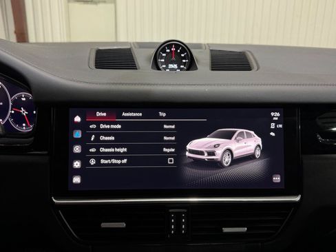 Used 2022 Porsche Cayenne Coupe AWD/4WD image 33