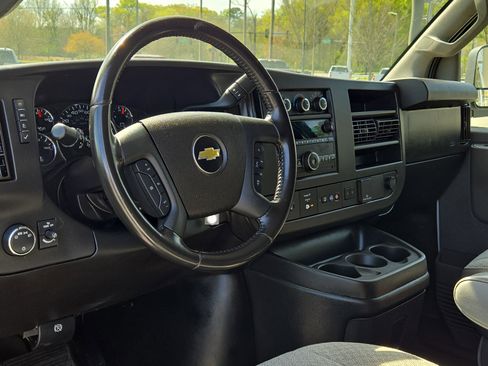 Used 2021 Chevrolet Express 3500 LT w/ LT Preferred Equipment Group image 18
