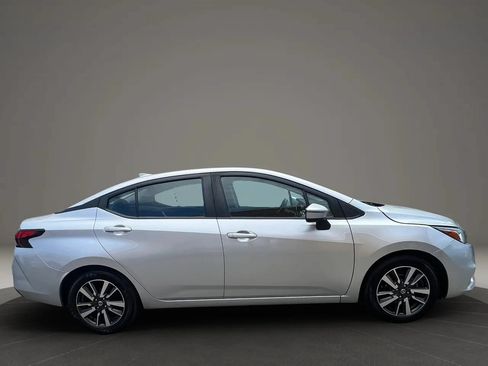 Used 2021 Nissan Versa SV FWD image 4