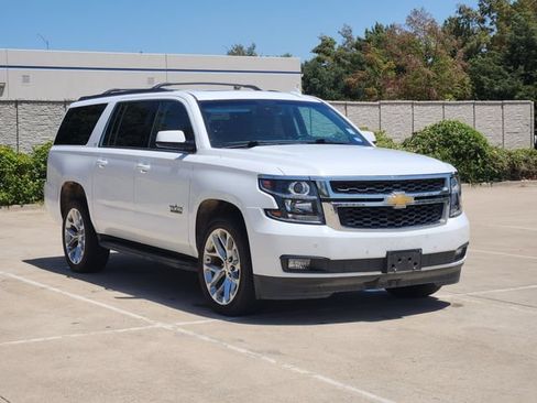 Used 2019 Chevrolet Suburban LT RWD image 3