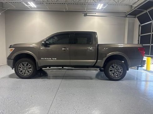 Used 2018 Nissan Titan Platinum Reserve w/ Platinum Utility Package AWD/4WD image 10