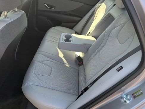 Used 2024 Hyundai Elantra Limited image 18