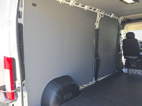 Used 2025 RAM ProMaster 2500 w/ Convenience Group FWD image 17