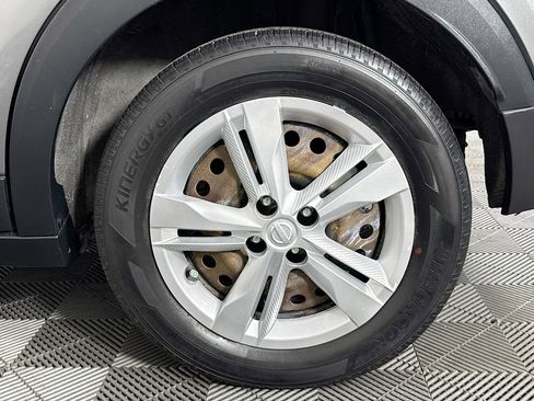 Used 2020 Nissan Kicks S image 33