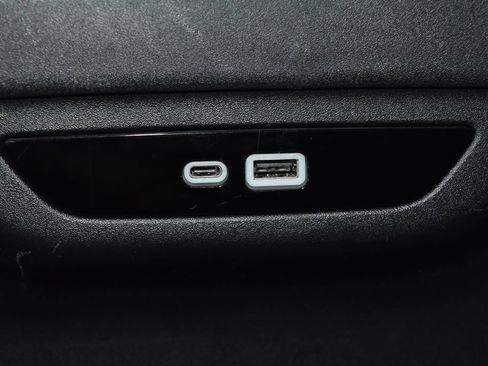 Used 2025 Chrysler Pacifica Select image 21