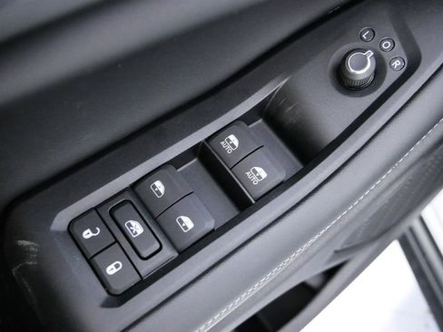 Certified 2024 Jeep Grand Cherokee Altitude image 36