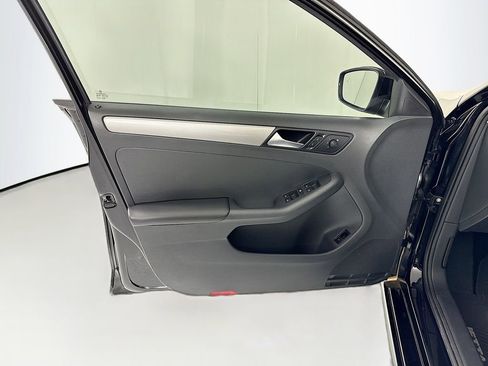 Used 2017 Volkswagen Jetta SE FWD image 24