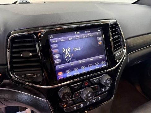 Used 2020 Jeep Grand Cherokee Limited AWD/4WD image 22