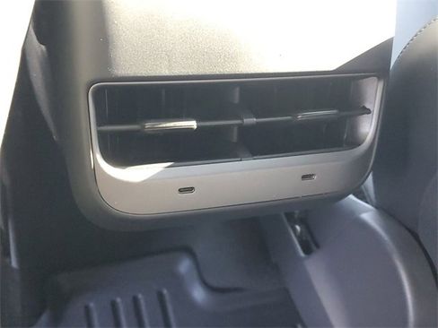 Used 2021 Tesla Model Y Long Range image 12