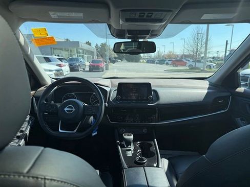 Used 2023 Nissan Rogue SL image 4