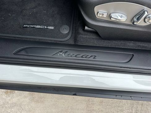 Used 2026 Porsche Macan AWD/4WD image 22
