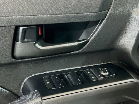Used 2025 Toyota Tacoma SR AWD/4WD image 15