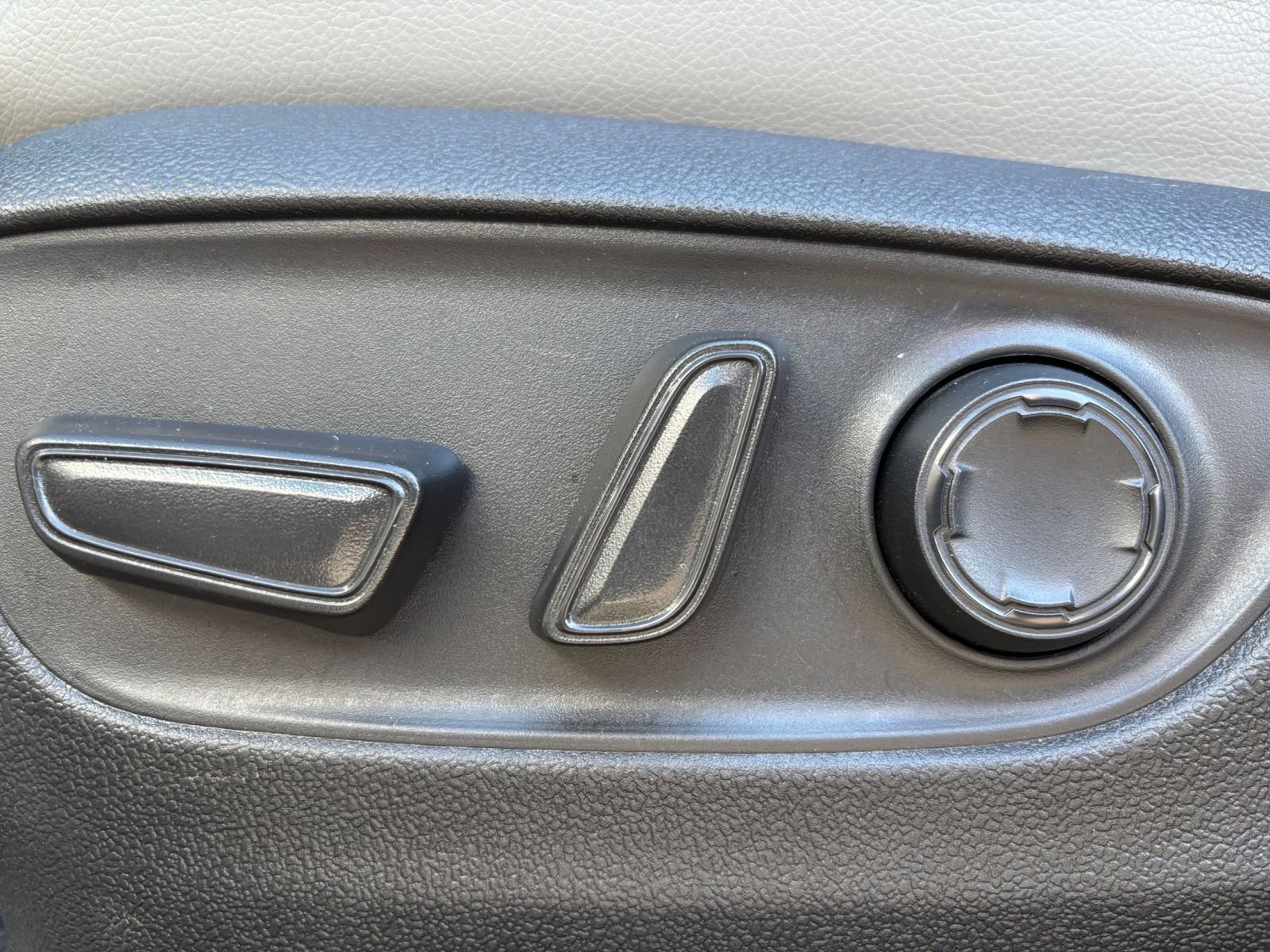 Used 2025 Toyota Sienna XLE FWD image 21