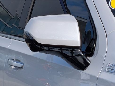 Used 2025 Chevrolet Tahoe High Country image 10