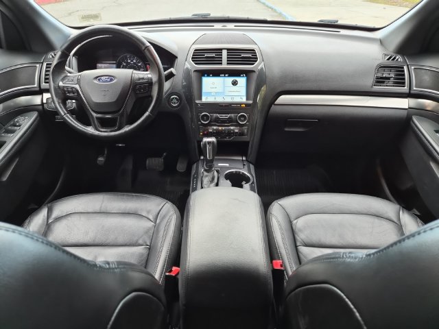 Used 2018 Ford Explorer XLT w/ Equipment Group 202A AWD/4WD image 21