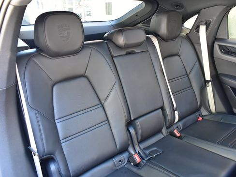 Used 2023 Porsche Cayenne Platinum Edition AWD/4WD image 21