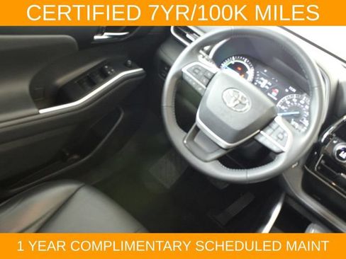Used 2022 Toyota Highlander XLE AWD/4WD image 17