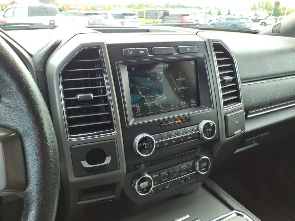 Used 2018 Ford Expedition XLT w/ Equipment Group 202A AWD/4WD image 10