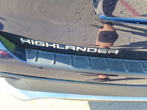 Used 2024 Toyota Highlander LE image 13