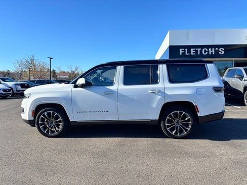 Used 2022 Jeep Grand Wagoneer Series III w/ Rear Seat Video Group 1 AWD/4WD image 8