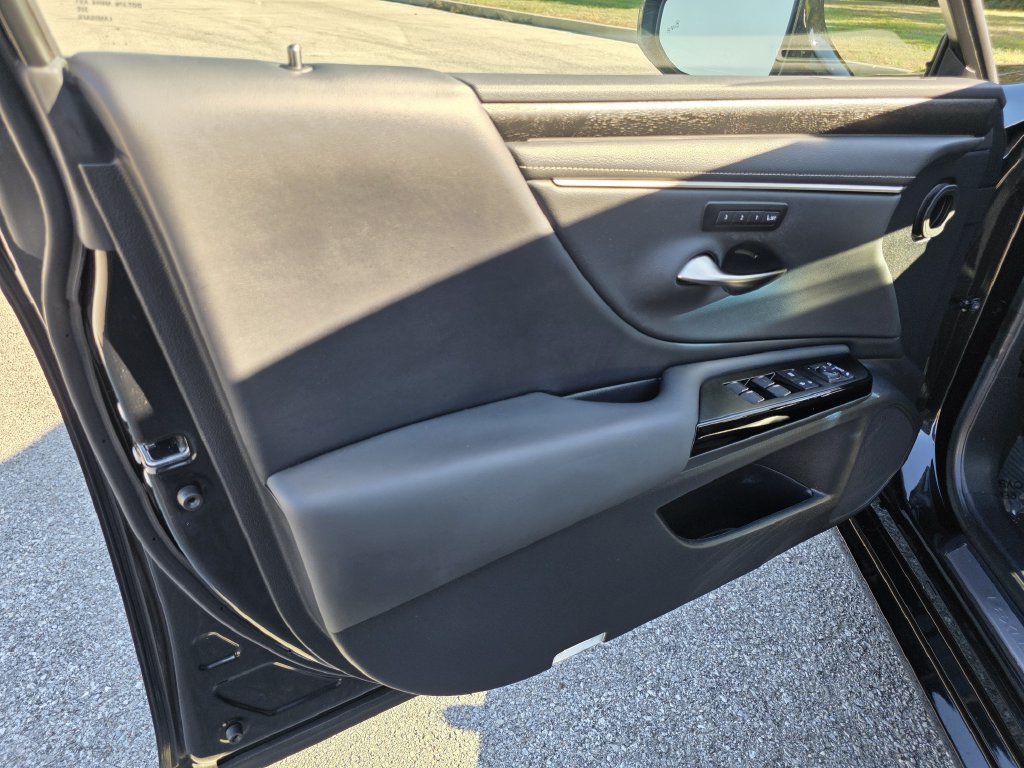 Certified 2023 Lexus ES 300h w/ Accessory Package (Z2) FWD image 17