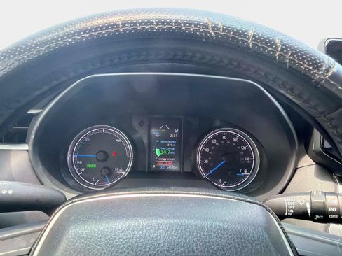 Used 2021 Toyota Venza LE AWD/4WD image 25