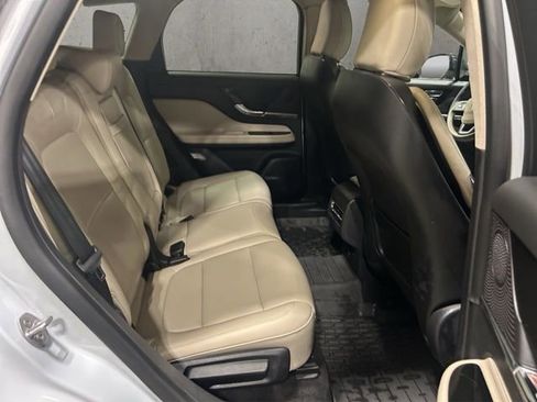 Used 2025 Lincoln Corsair AWD w/ Towing Package image 21