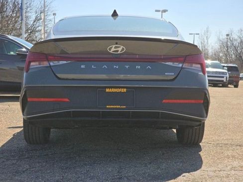 Used 2025 Hyundai Elantra SEL image 18