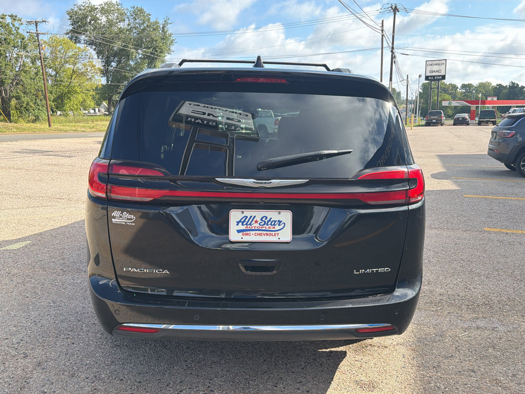 Used 2023 Chrysler Pacifica Limited FWD image 10