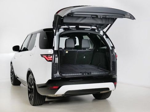 Certified 2025 Land Rover Discovery Dynamic SE AWD/4WD image 32