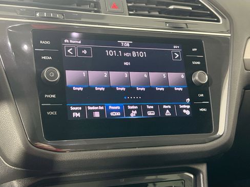 Used 2022 Volkswagen Tiguan SE image 14