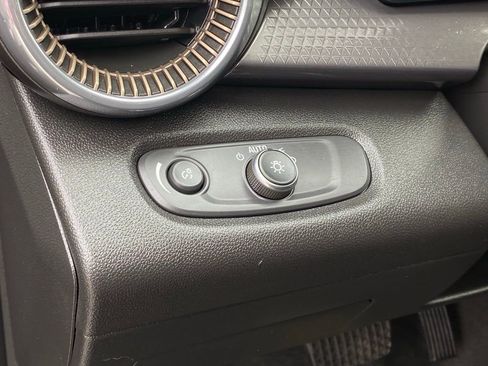 Used 2025 Chevrolet Trax ACTIV w/ Sunroof Package image 11