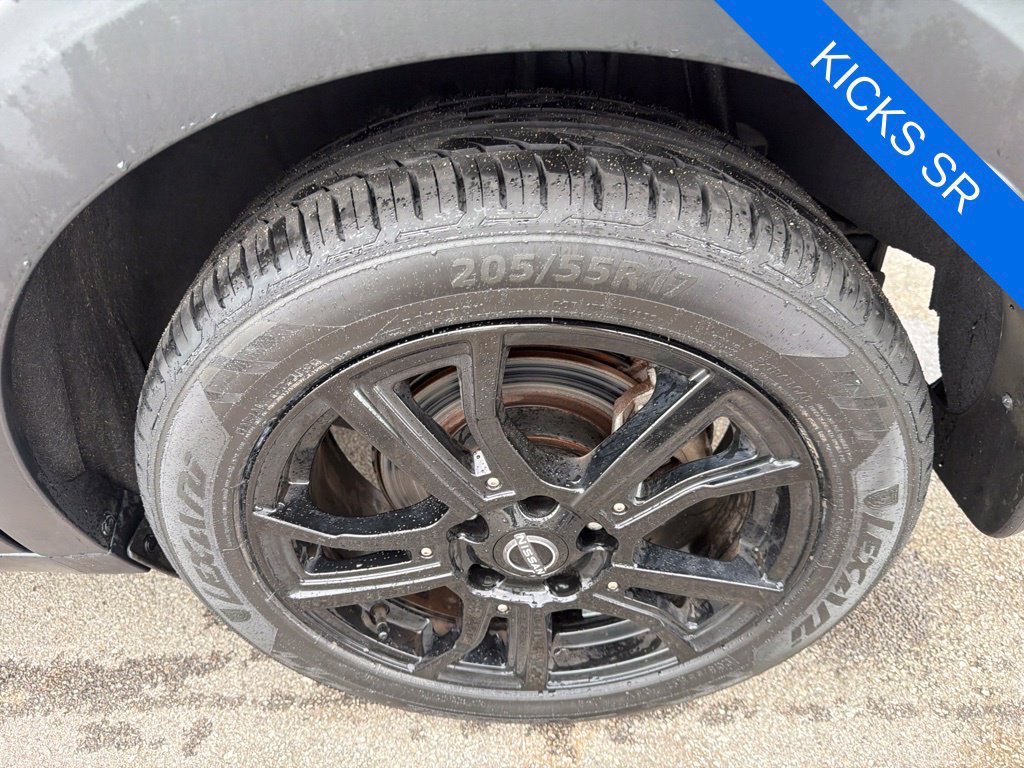 Used 2023 Nissan Kicks SR w/ SR Premium Package FWD image 30