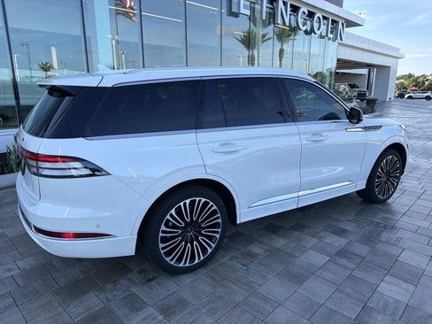 Used 2024 Lincoln Aviator Black Label w/ Class IV Trailer Tow Package AWD/4WD image 2