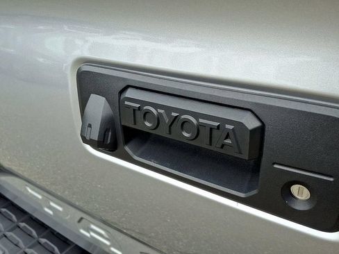 Used 2023 Toyota Tacoma TRD Off-Road AWD/4WD image 31