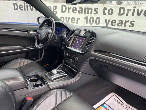 Used 2023 Chrysler 300 C image 21