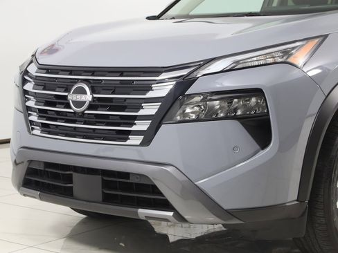 Used 2025 Nissan Rogue SL w/ Tech Package FWD image 57
