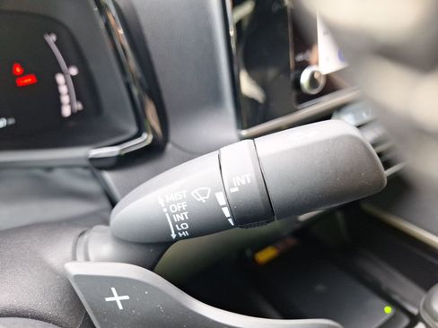 Used 2025 Toyota Camry SE image 24