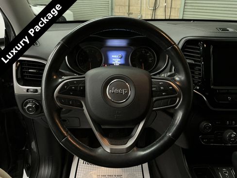 Used 2019 Jeep Cherokee Limited w/ Luxury Group image 19