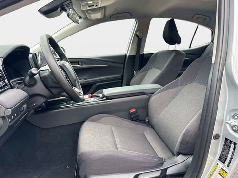 Used 2025 Toyota Camry LE image 17